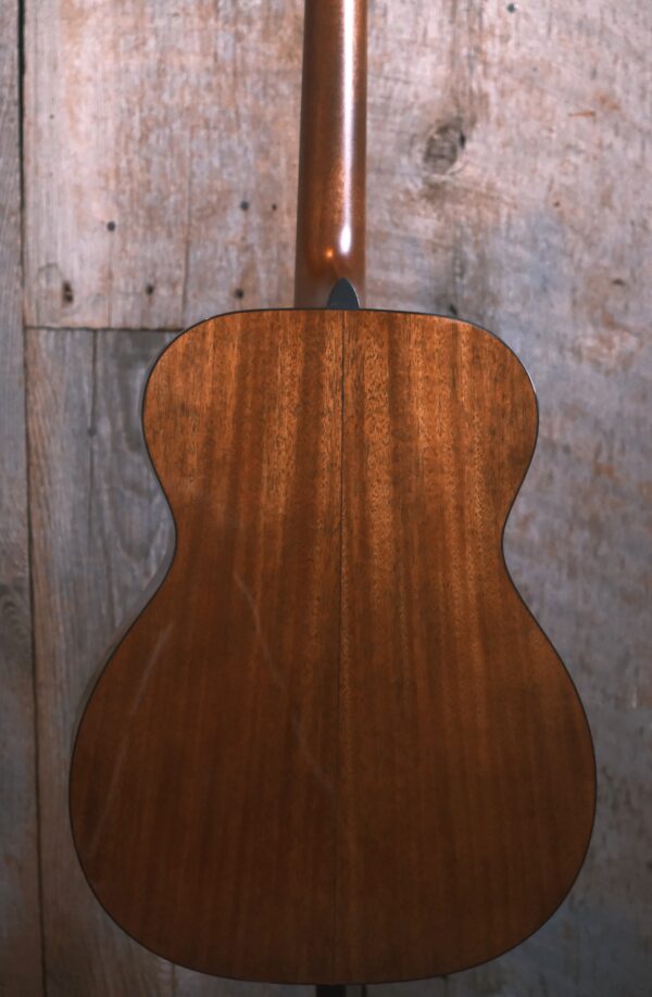 Martin-000-180.jpg Martin-000-180.jpg