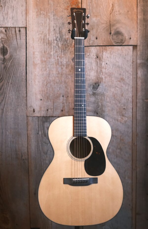 Martin-000-182.jpg Martin-000-182.jpg