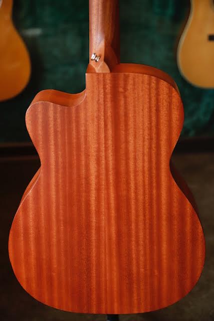 Martin-000CJR-10E-Bass2.jpg Martin-000CJR-10E-Bass2.jpg